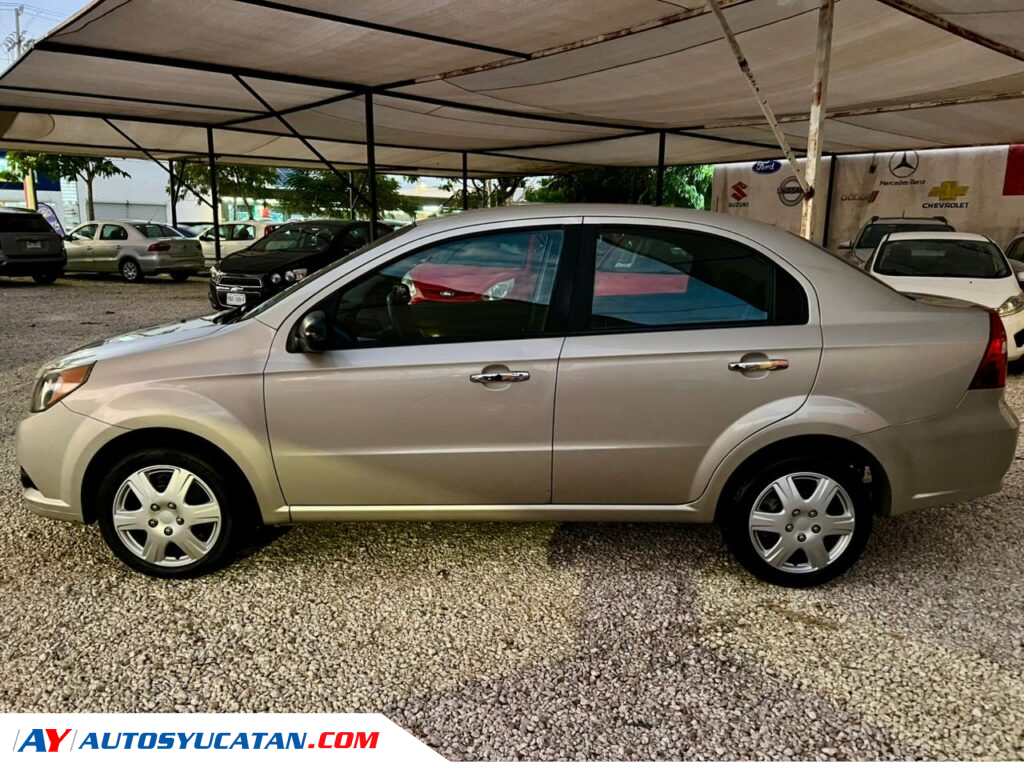 Chevrolet  Aveo LT 2013