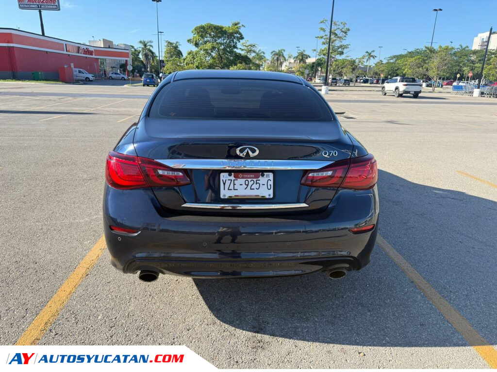 Infiniti Q70