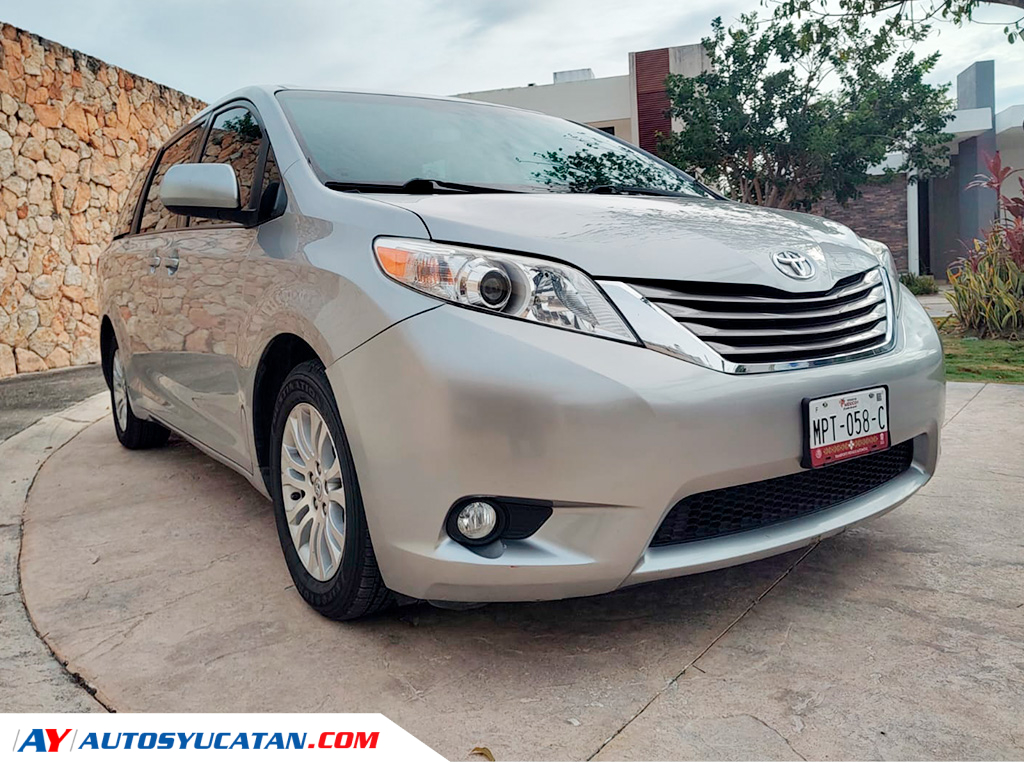 Toyota Sienna XLE 2017