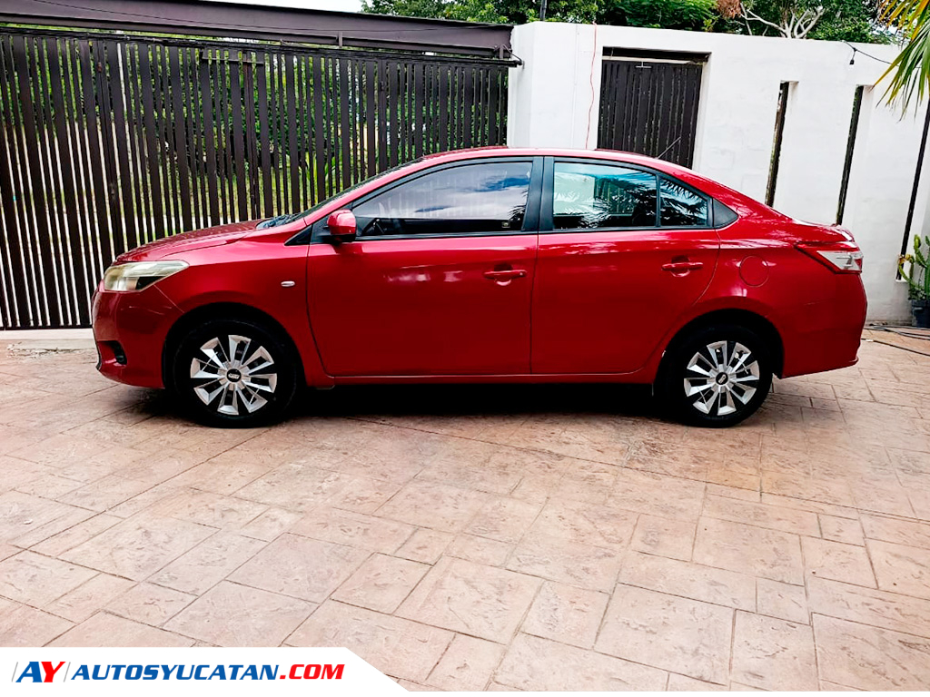 Toyota Yaris Sedan Core CVT  2017