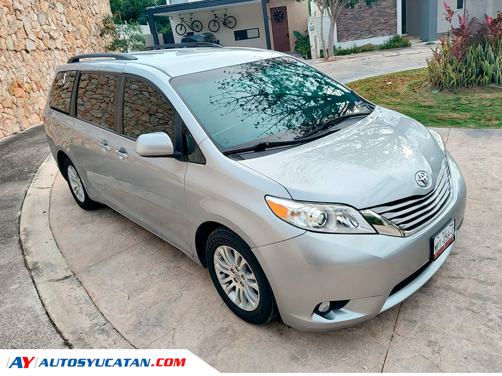 Toyota Sienna XLE 2017