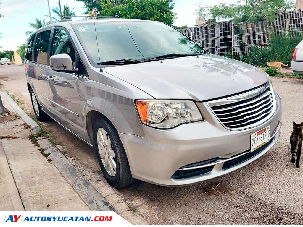 Chrysler Town and Country Touring 2016