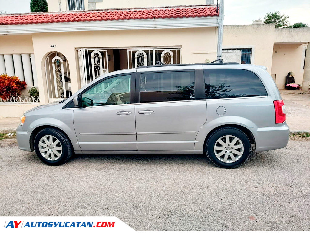 Chrysler Town and Country Touring 2016