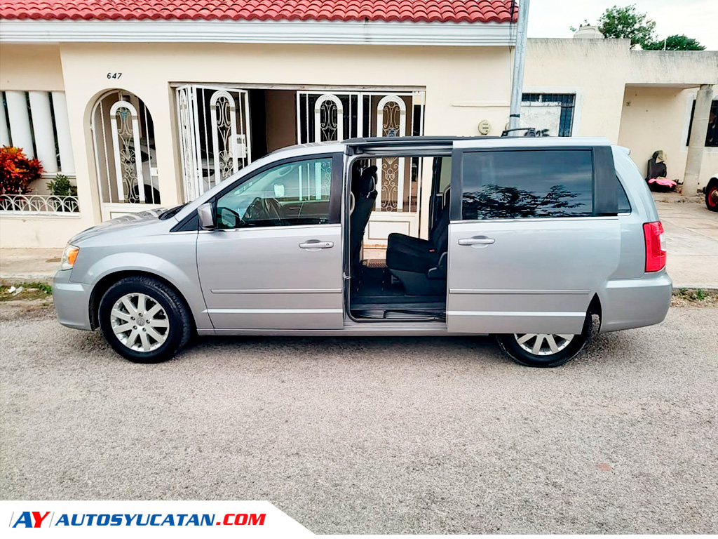 Chrysler Town and Country Touring 2016