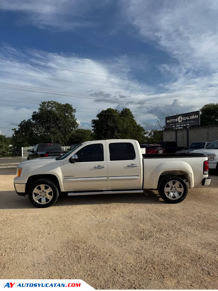 GMC SIERRA DENALI AWD 2011