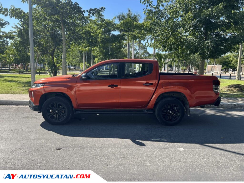 Mitsubishi L200 4 PUERTAS LTD PICKUP DOB CAB 4X4 AT DIESEL 6VEL 2023