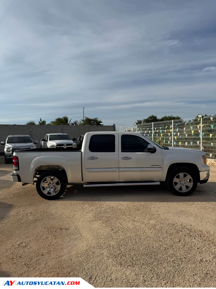GMC SIERRA DENALI AWD 2011