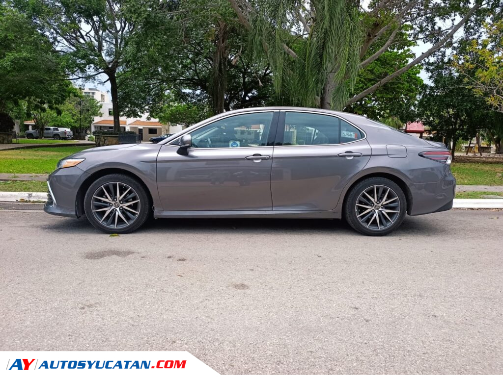 Toyota Camry XLE Hibrido 2022