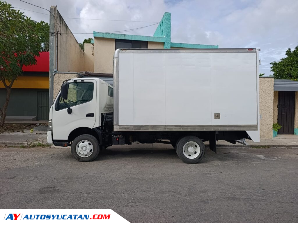 Hino 300 Caja Seca 2019