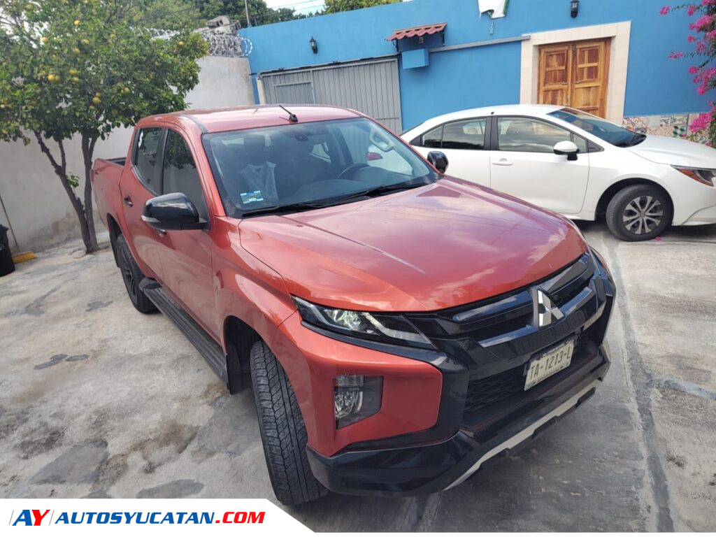 Mitsubishi L200 4 PUERTAS LTD PICKUP DOB CAB 4X4 AT DIESEL 6VEL 2023