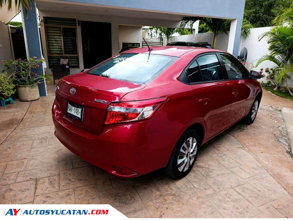 Toyota Yaris Sedan Core CVT  2017