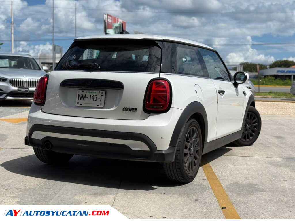 Mini Cooper Classic 2024