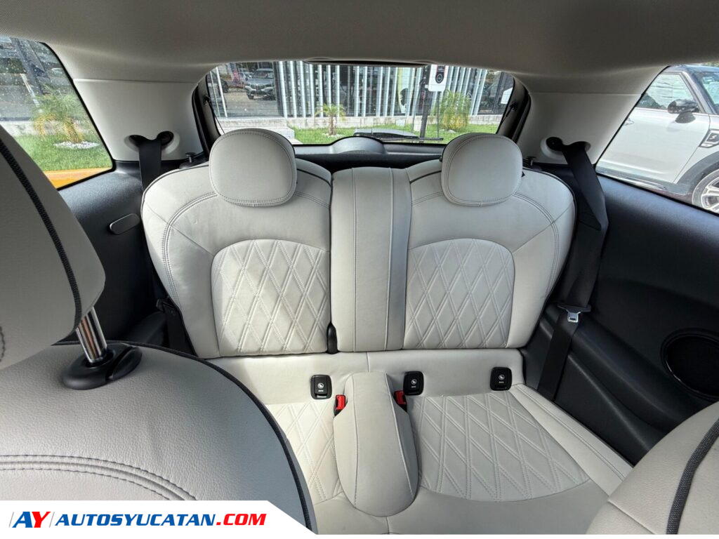 Mini Cooper Classic 2024