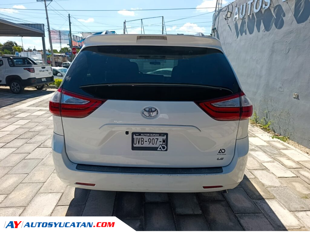 Toyota Sienna LE 2015