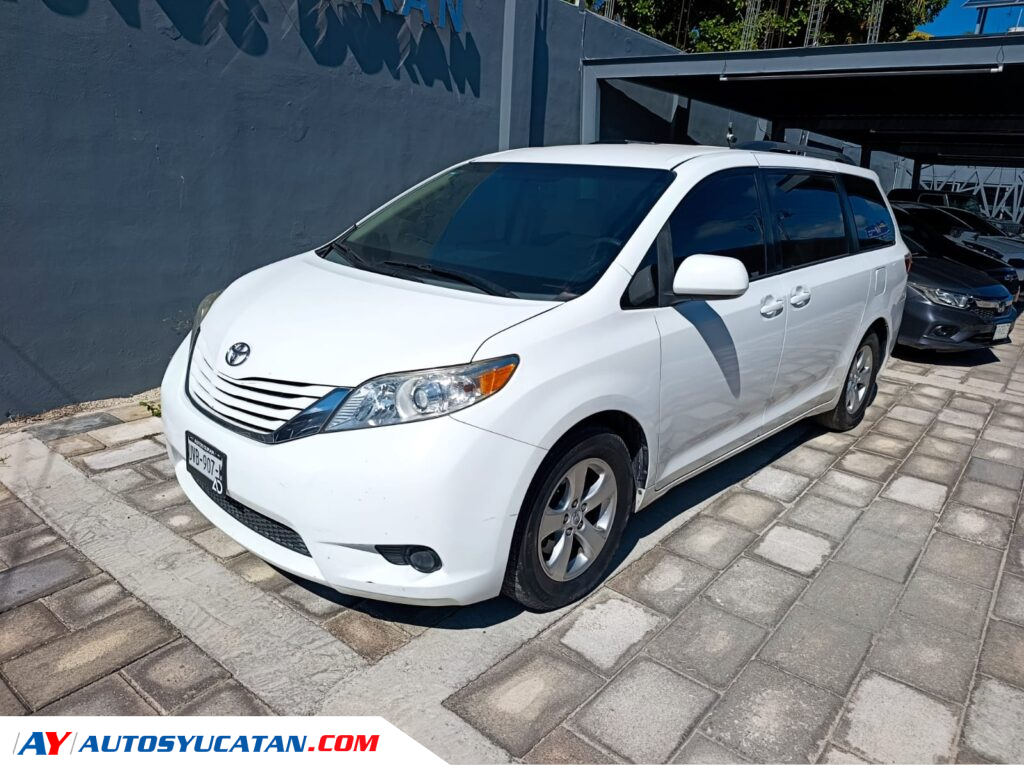 Toyota Sienna LE 2015