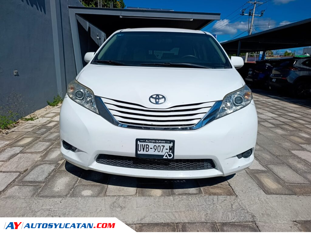 Toyota Sienna LE 2015