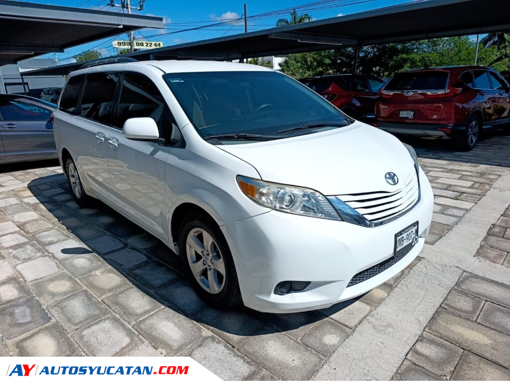 Toyota Sienna LE 2015