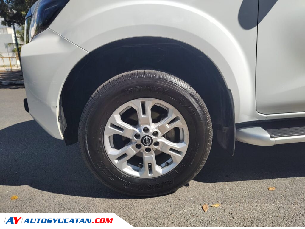 Nissan Frontier LE 2023