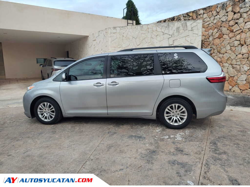 Toyota Sienna XLE 2017