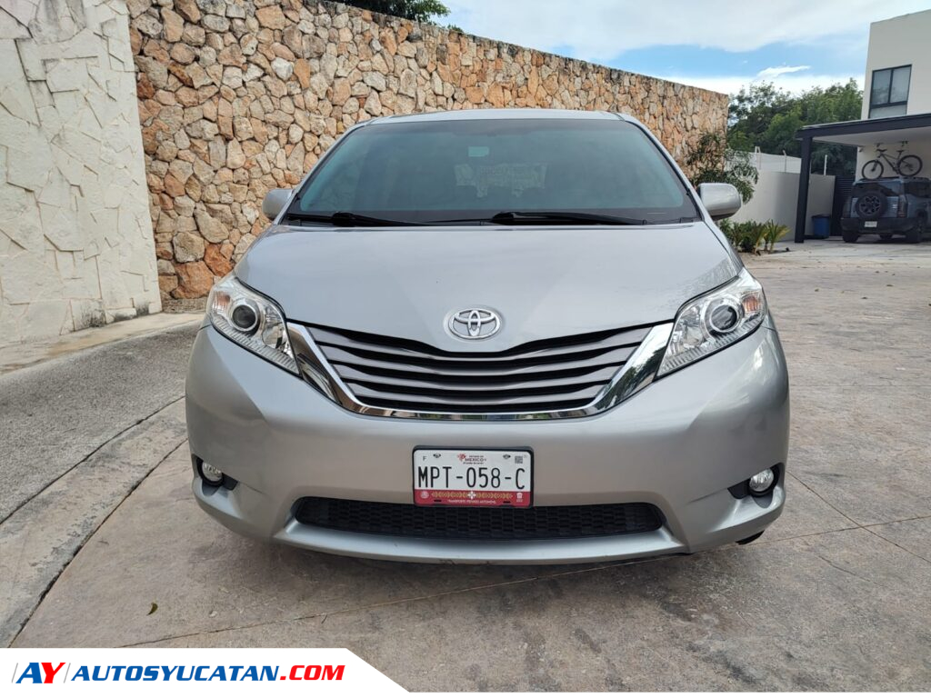 Toyota Sienna XLE 2017