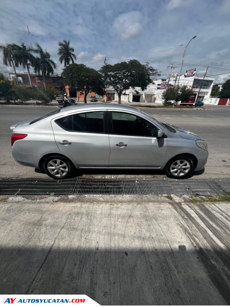 VERSA ADVANCED AUTOMATICO 2012