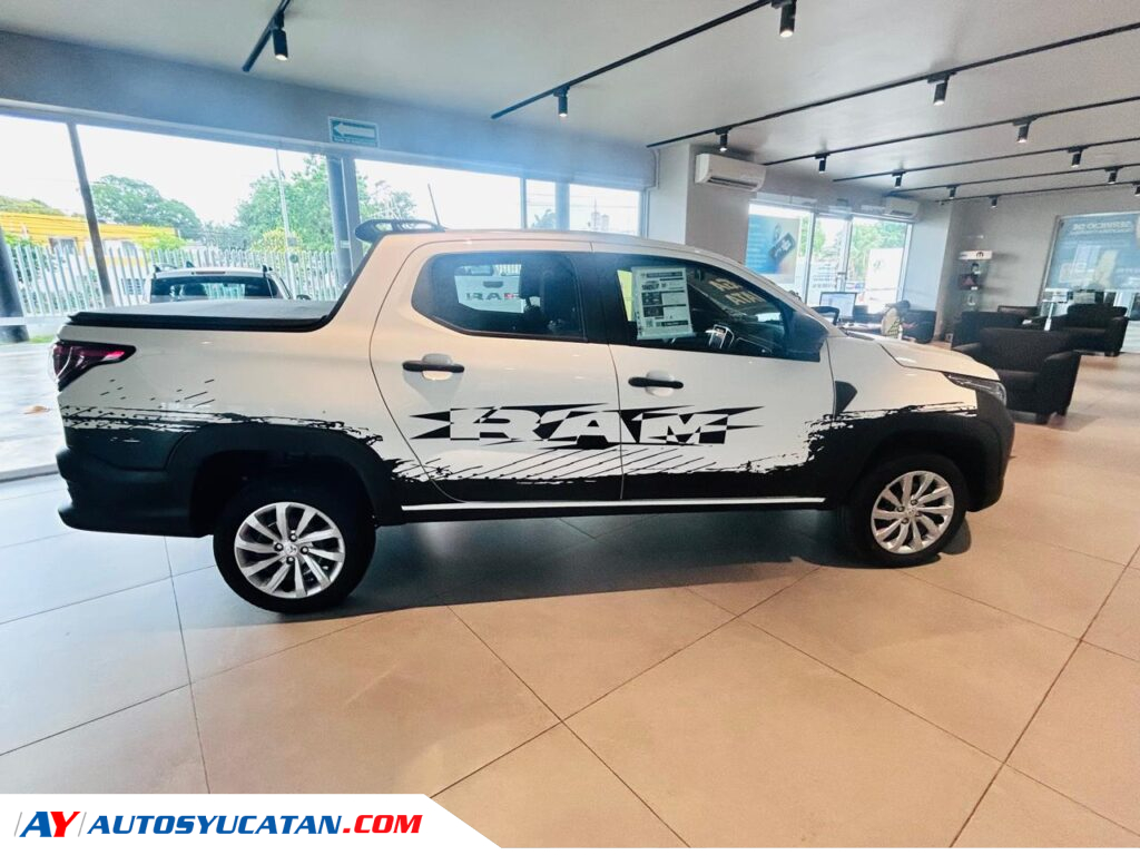 RAM 700 TRADESMAN Doble cabina Manual 2025