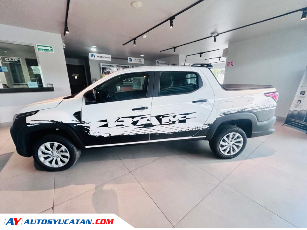 RAM 700 TRADESMAN Doble cabina Manual 2025