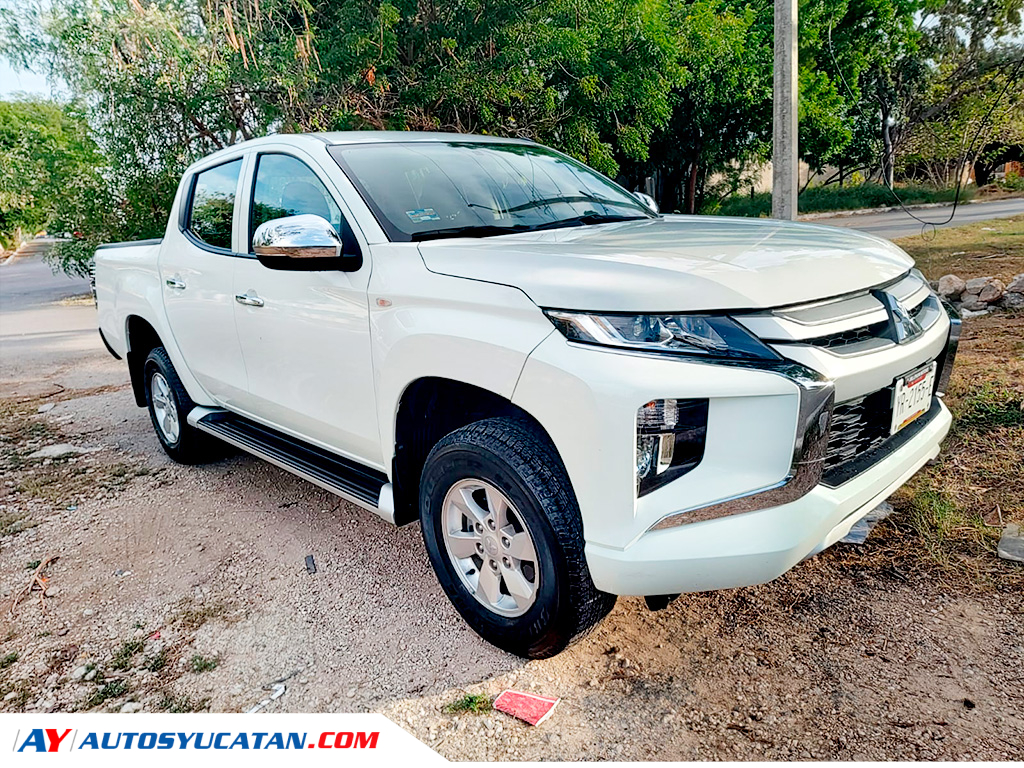 Mitsubishi L200 4X2 STD Gasolina 2022