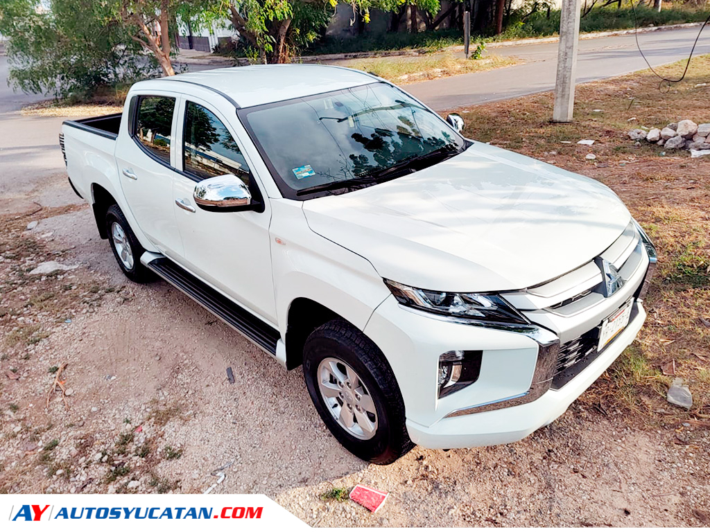 Mitsubishi L200 4X2 STD Gasolina 2022