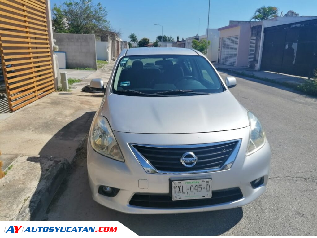 Nissan Versa Advance 2012