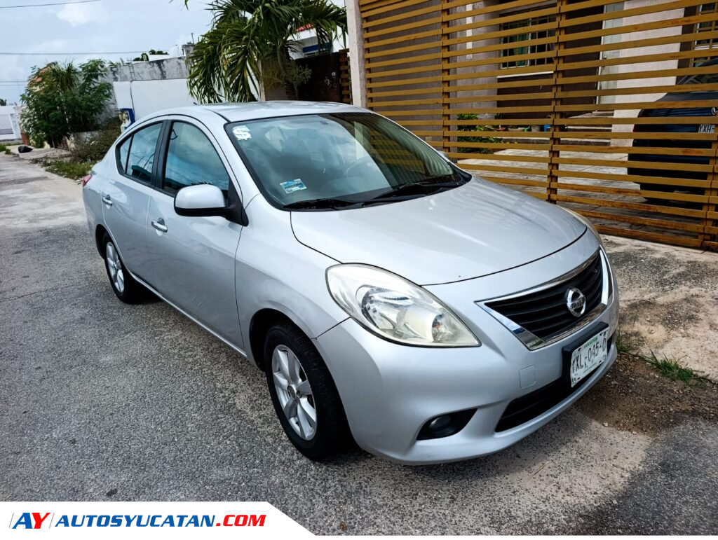 Nissan Versa Advance 2012