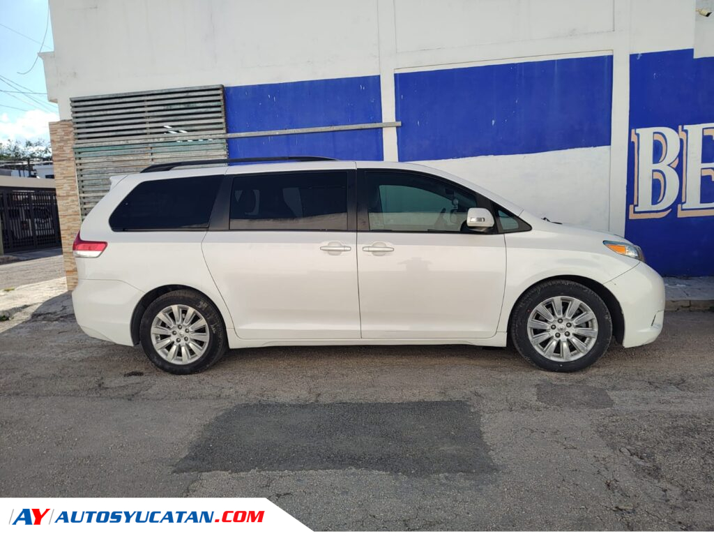 Toyota Sienna Limited 2013