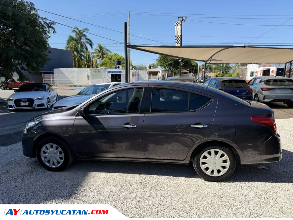 IMPECABLE NISSAN VERSA 2016 ESTANDAR