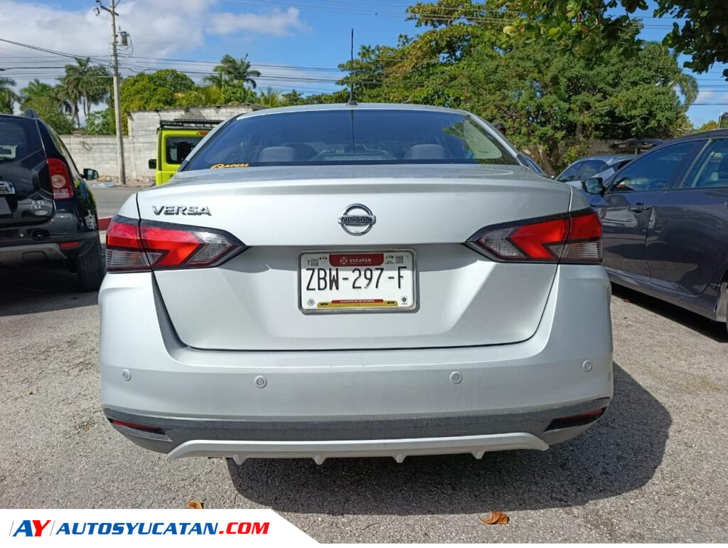 Nissan Versa 2021