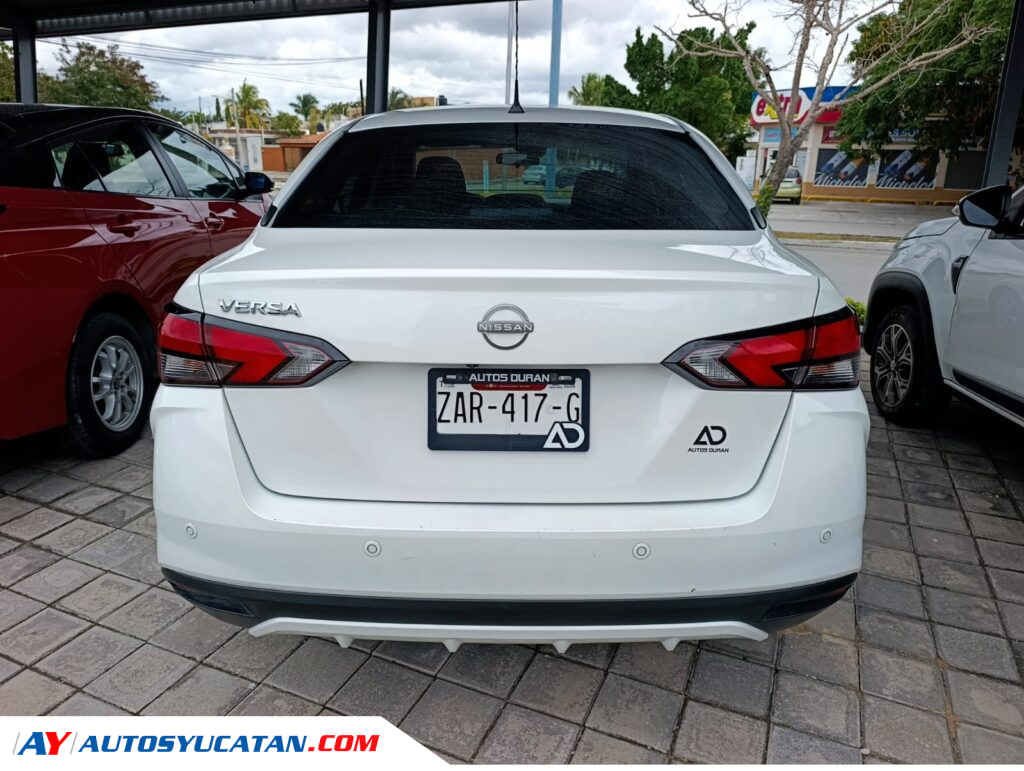 Nissan Versa Advance 2023