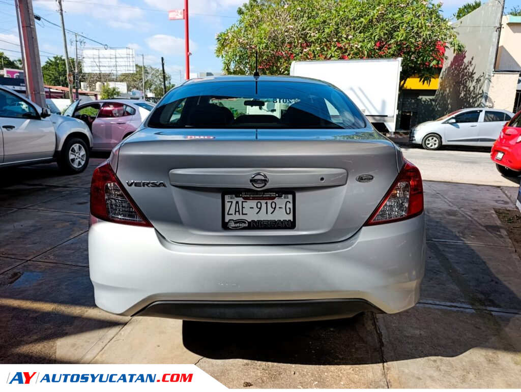 Nissan Versa STD 2018