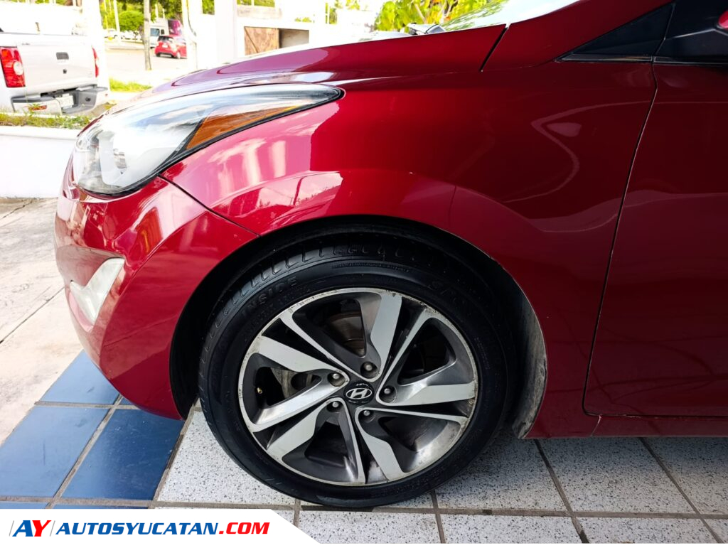 Hyundai Elantra Automático 2015