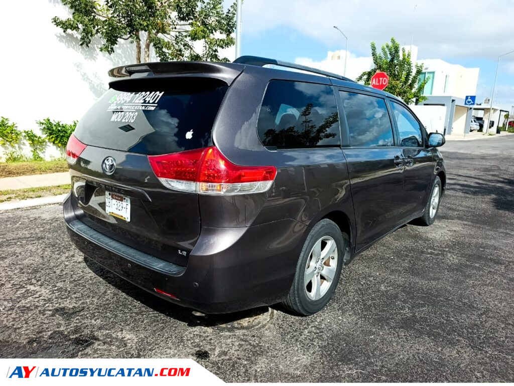 Toyota Sienna LE 2013