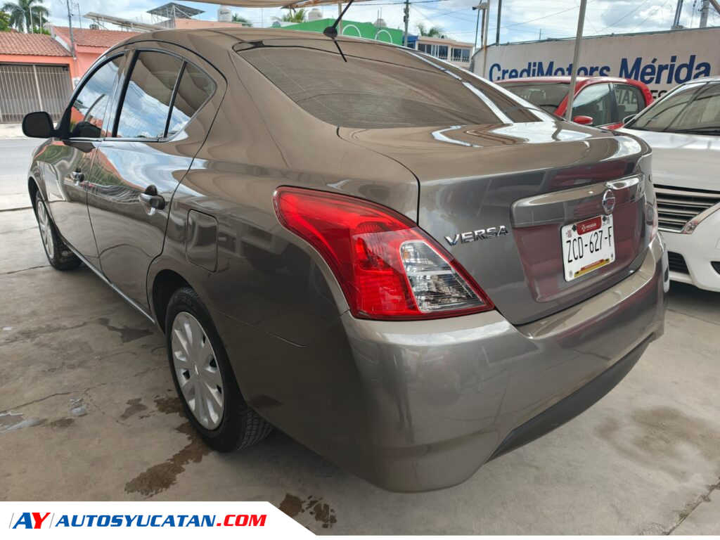 Nissan Versa Drive Standard 2020