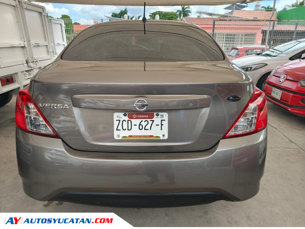 Nissan Versa Drive Standard 2020