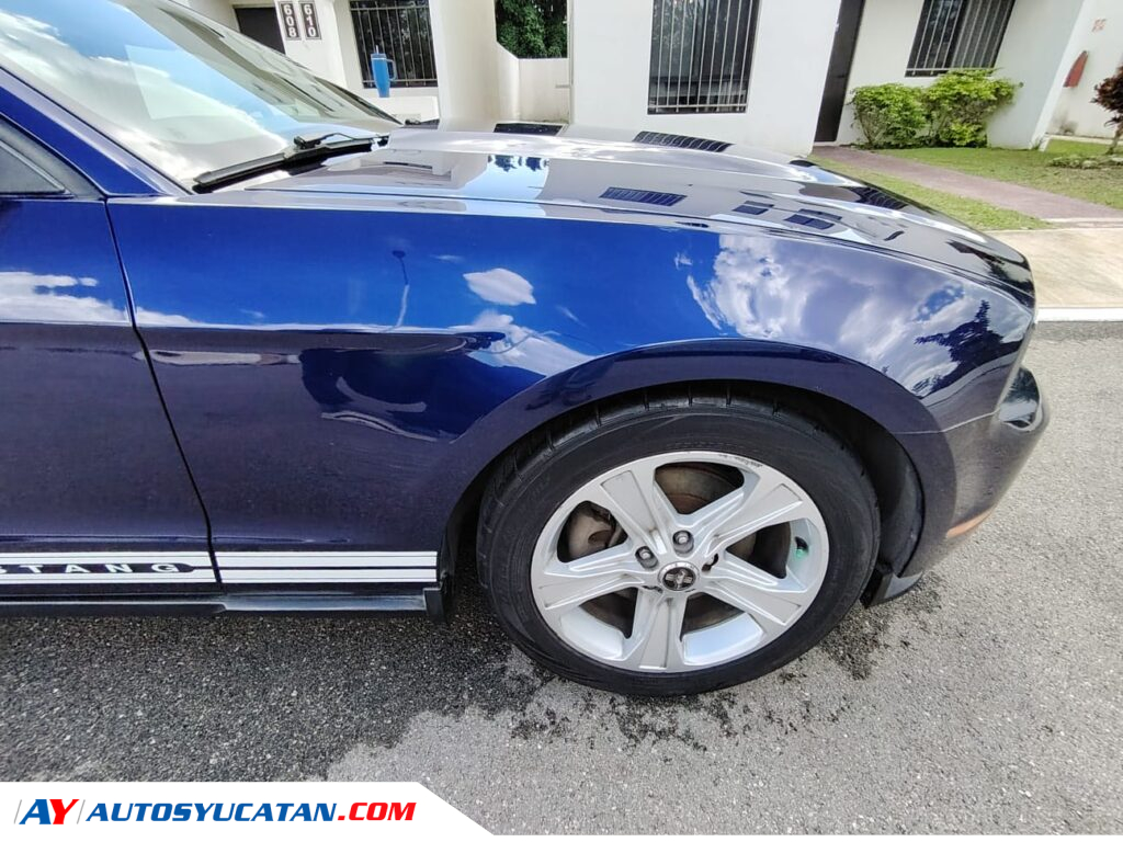 Ford Mustang Coupe 2011