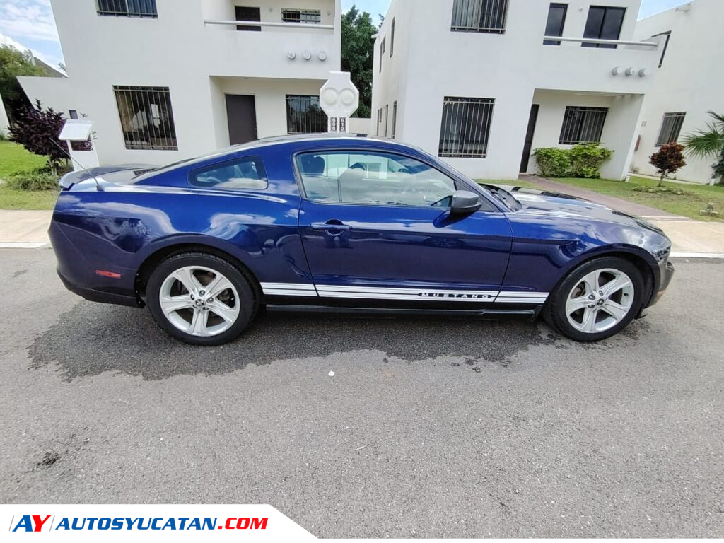 Ford Mustang Coupe 2011