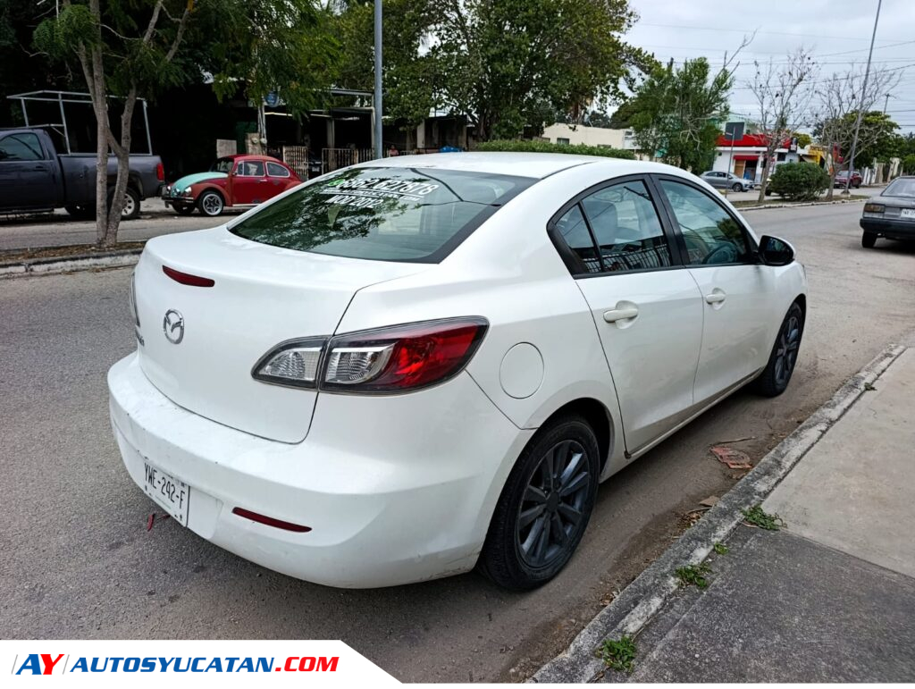 Mazda 3 Sedan 2012