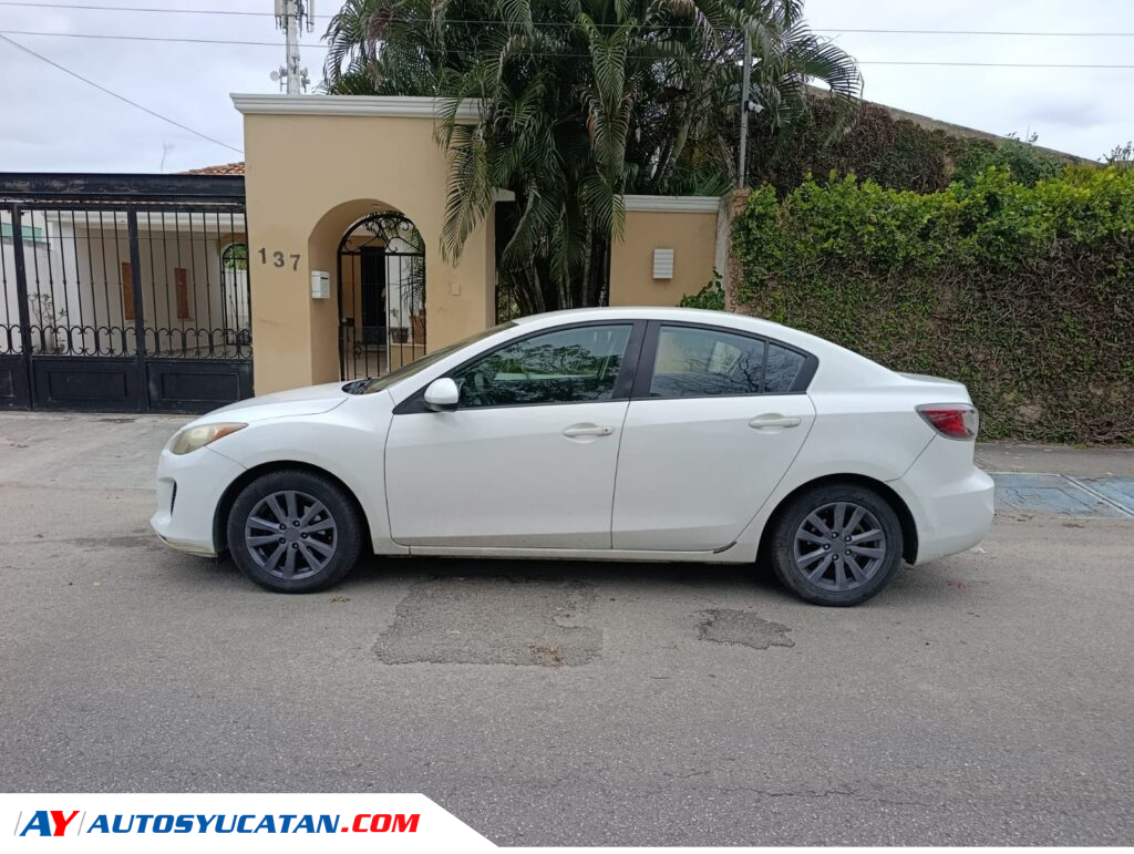 Mazda 3 Sedan 2012