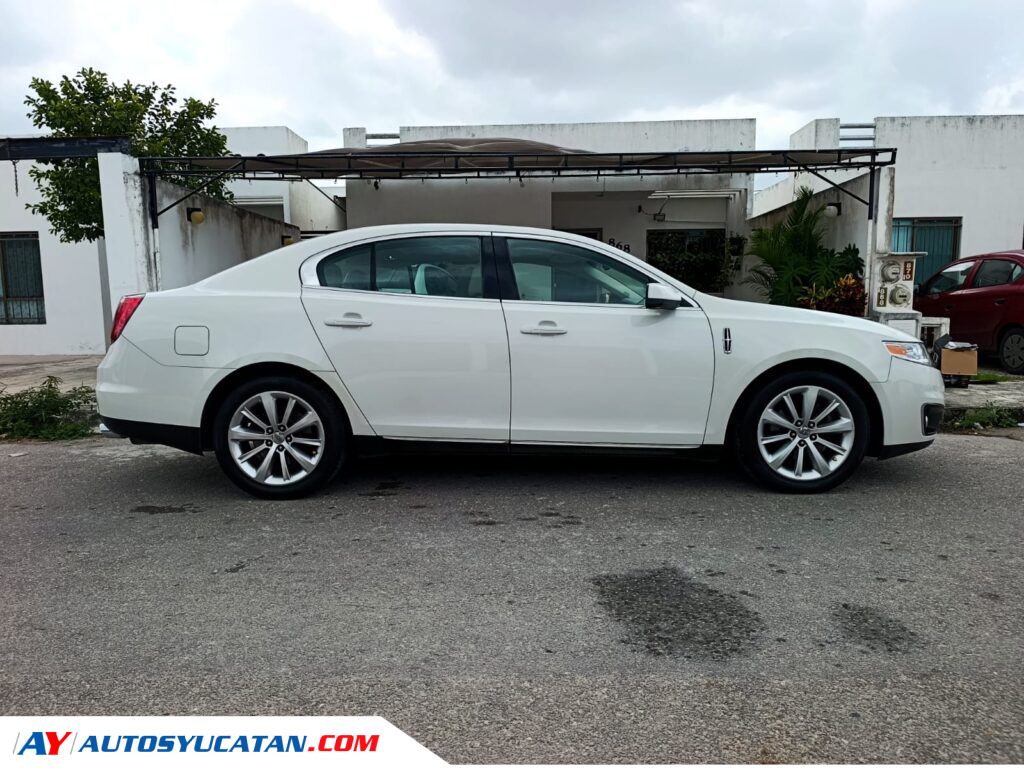 Lincoln MKS 2010