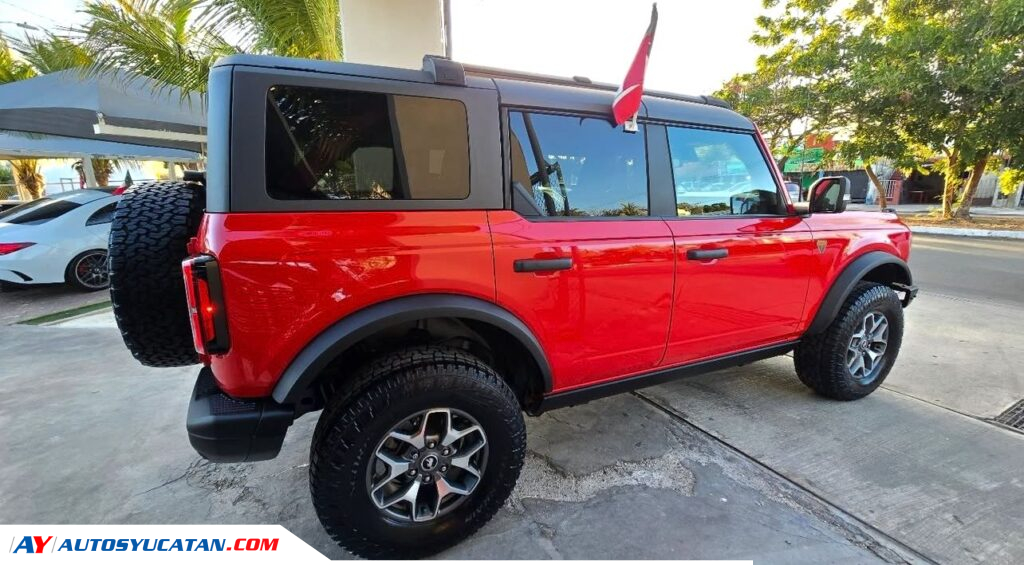Ford Bronco Badlands 2021