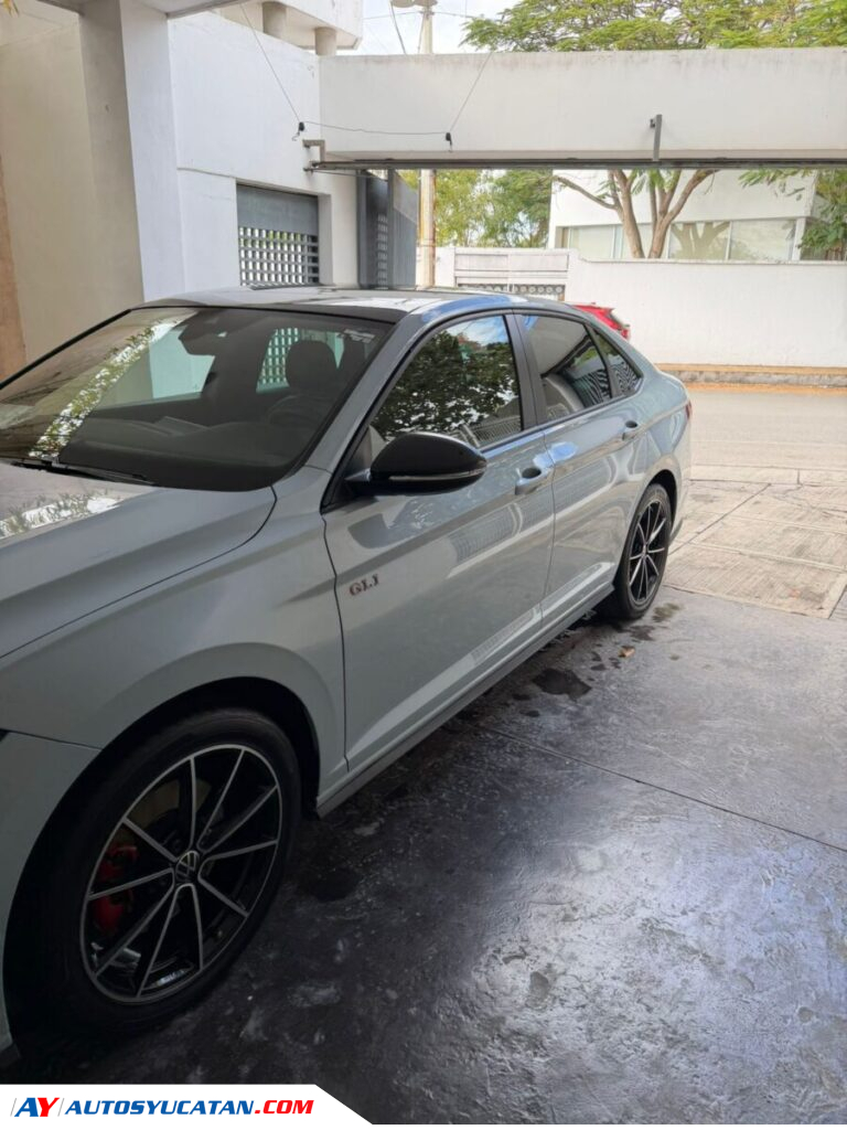 VW Jetta GLI 2025. Único dueño. Sin detalles. 16k km.