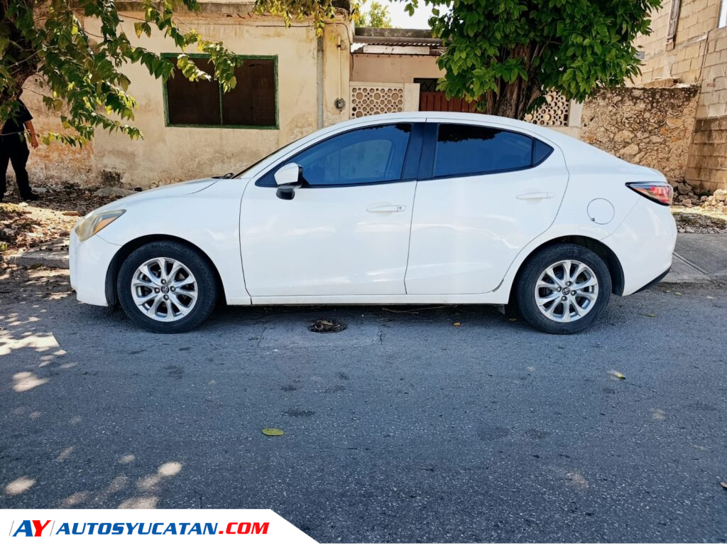 Toyota Yaris R 2016