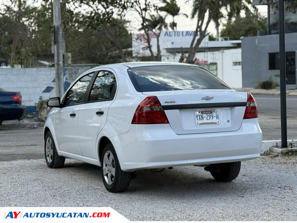 IMPECABLE CHEVROLET AVEO 2017 ESTANDAR