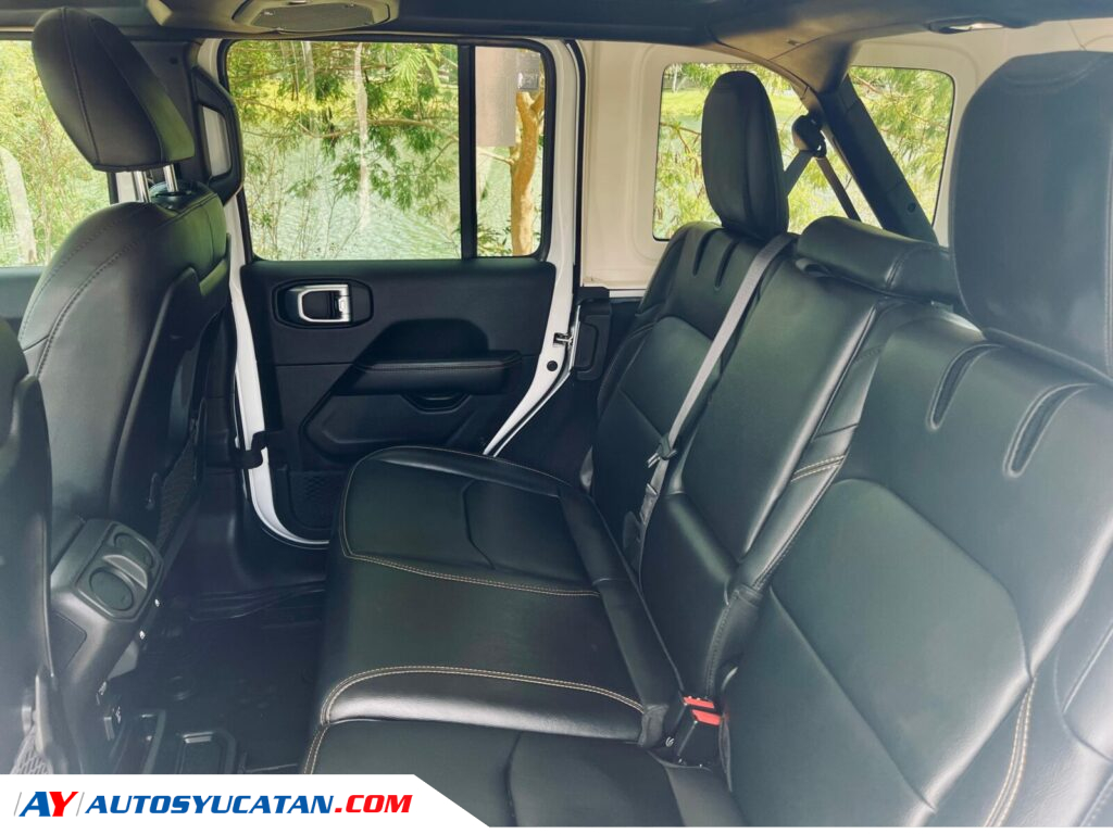 Jeep 2025 Sahara 4xE Hibrido